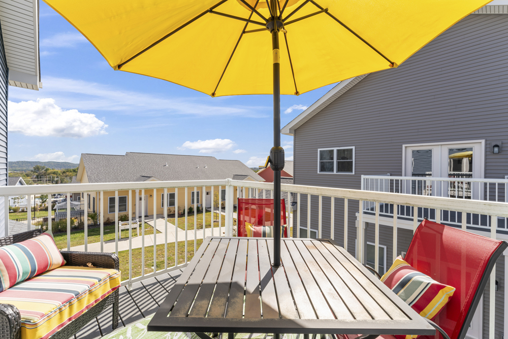 Summerville-Patio_1000